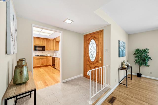 2082 Boxwood Way, Fremont CA: https://media.crmls.org/mediaz/9918354d-0e33-4d68-bcc8-a76ccf2f7bf8.jpg