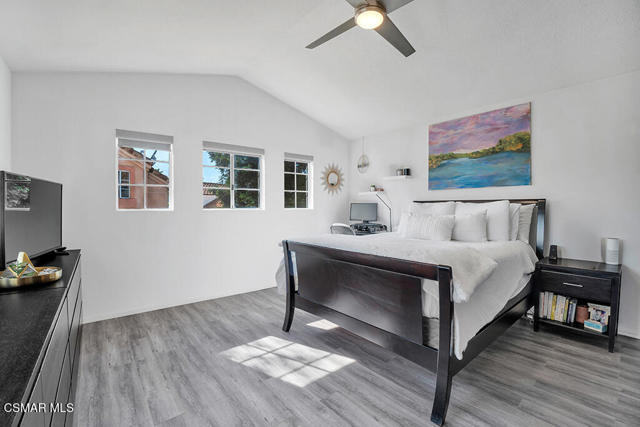 4365 Oak Glen Street, Calabasas CA: https://media.crmls.org/mediaz/9918c502-cb00-4326-9ba7-202db8ee2dc5.jpg