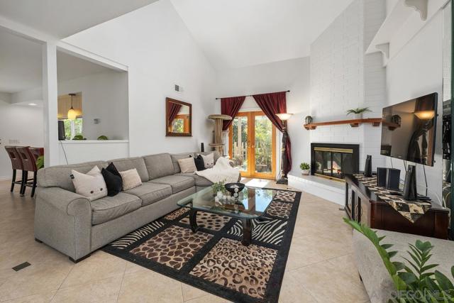 2843 Unicornio St, Carlsbad CA: https://media.crmls.org/mediaz/9918d68c-08dd-4926-ab9d-f2608572e2d4.jpg