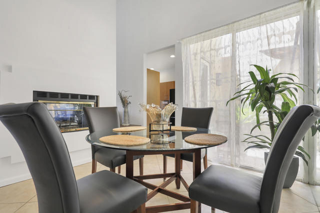 141 Lake Shore Drive, Rancho Mirage CA: https://media.crmls.org/mediaz/99198330-478b-425e-99eb-cc0ba058d849.jpg