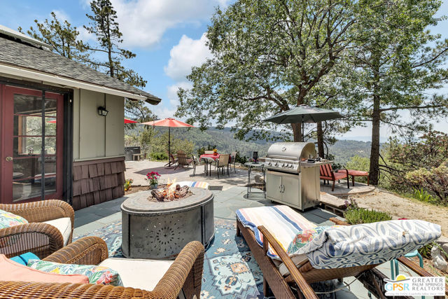 21395 Highway 243, Idyllwild CA: https://media.crmls.org/mediaz/9919cbf2-5194-44ab-afa0-a0df01b06852.jpg
