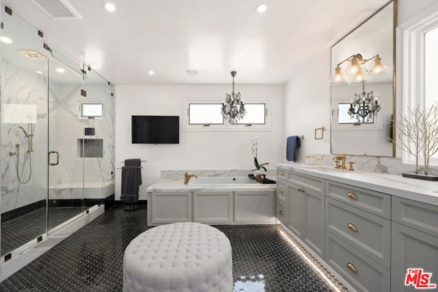 1472 N Kings Road, West Hollywood CA: https://media.crmls.org/mediaz/991ab2bf-ba95-4e20-a5d0-b327786a5e6e.jpg