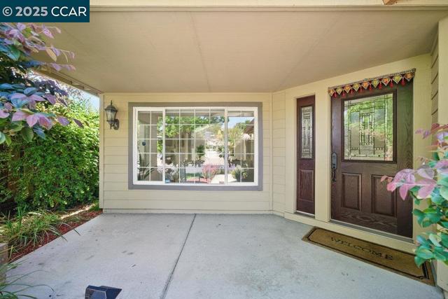 29 Blue Haven Ct, Danville CA: https://media.crmls.org/mediaz/991b56b8-b94b-46f2-8ce8-b7346a1e3163.jpg