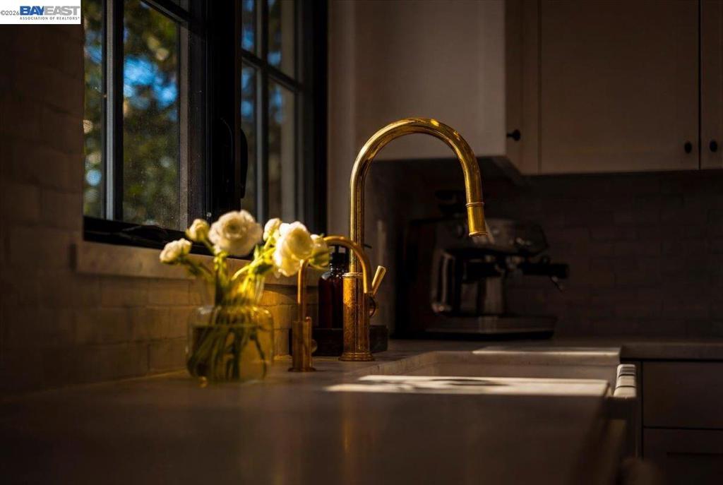 https://media.crmls.org/mediaz/991b8110-982b-4377-b574-4213bfcf6bbf.jpg?preset=X-Large