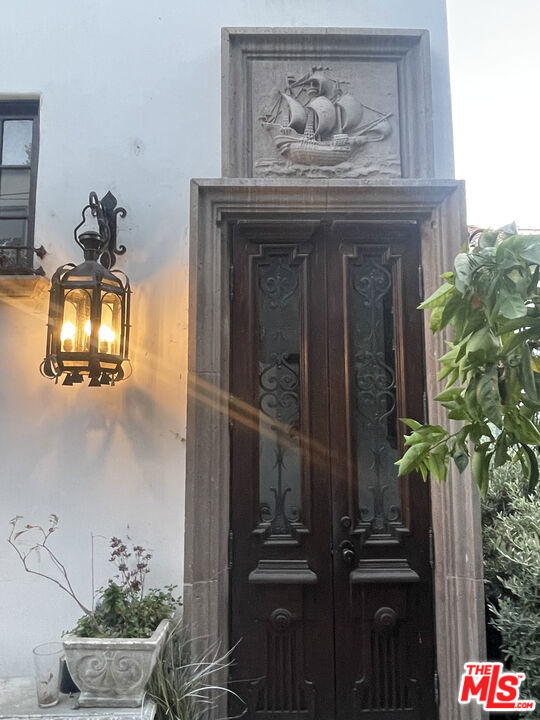 https://media.crmls.org/mediaz/991b872e-68ca-415e-b98f-69f870cdc654.jpg?preset=X-Large