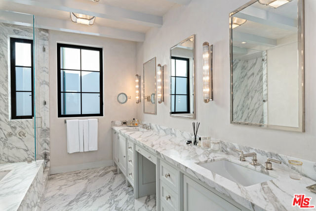 27218 Pacific Coast Highway, Malibu CA: https://media.crmls.org/mediaz/991bc98f-6497-49f4-9d4d-2d7113dbb4b9.jpg