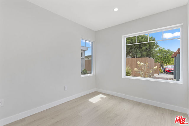 2336 Loma Vista Place, Los Angeles CA: https://media.crmls.org/mediaz/991c997b-0b04-42f9-9eab-1b02254fd491.jpg
