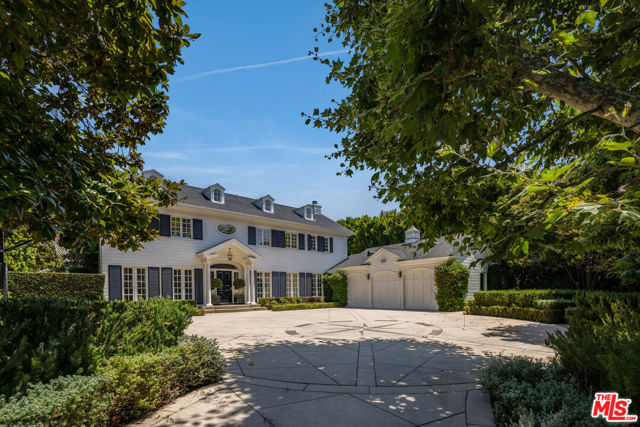 130 S Cliffwood Avenue, Los Angeles CA: https://media.crmls.org/mediaz/991cebf4-e192-49b0-84f7-e468e8a99406.jpg