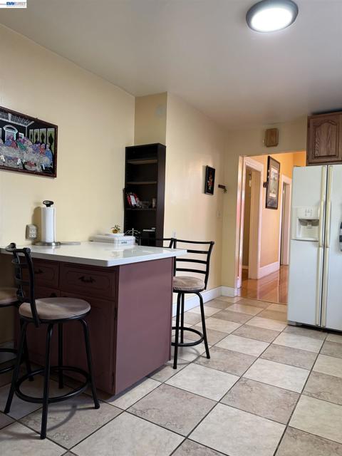 663 25TH Street, Oakland CA: https://media.crmls.org/mediaz/991cff2c-5402-43b1-b189-14daa7494d92.jpg