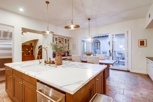 8308 Top O The Morning Way, San Diego CA: https://media.crmls.org/mediaz/991da881-e924-48bc-80e5-6041c266e6ad.jpg