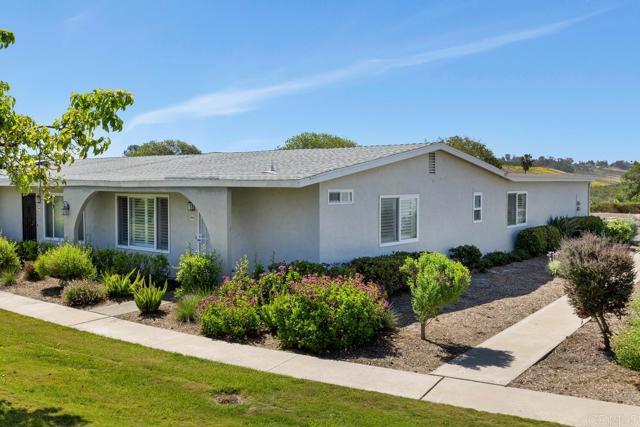 Detail Gallery Image 1 of 32 For 3552 Bartlett Ave, Oceanside,  CA 92057 - 2 Beds | 2 Baths