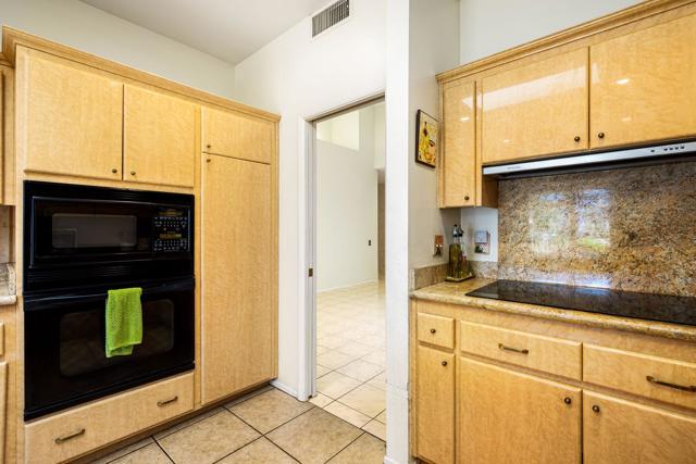 153 Lake Shore Drive, Rancho Mirage CA: https://media.crmls.org/mediaz/991e0249-a697-43dc-9cba-4375f3ac7b99.jpg
