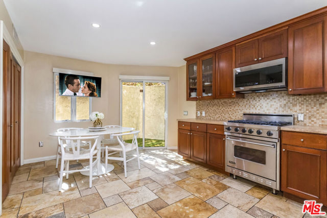 8783 Lookout Mountain Avenue, Los Angeles CA: https://media.crmls.org/mediaz/991e7049-4b51-4cb3-a49a-38c35427dfd2.jpg