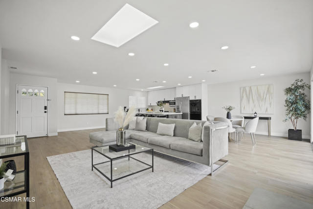 174 Wendy Drive, Thousand Oaks CA: https://media.crmls.org/mediaz/991eab8b-f177-41af-a1d8-349ca91a555e.jpg