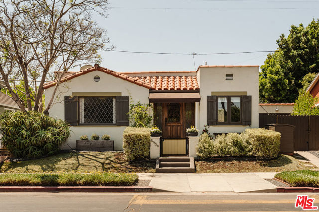 5966 Airdrome Street, Los Angeles CA: https://media.crmls.org/mediaz/991ec414-287e-4444-abb6-05d0f665189c.jpg