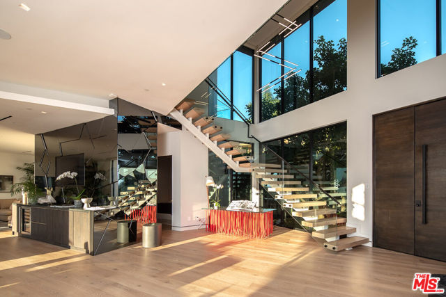 2371 Achilles Drive, Los Angeles CA: https://media.crmls.org/mediaz/991fbf0d-3495-4425-a999-192e29b0589e.jpg