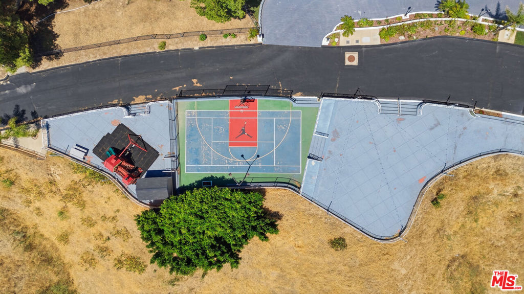 https://media.crmls.org/mediaz/991ffa8c-932c-49a7-a247-d8b37a7125d3.jpg?preset=X-Large