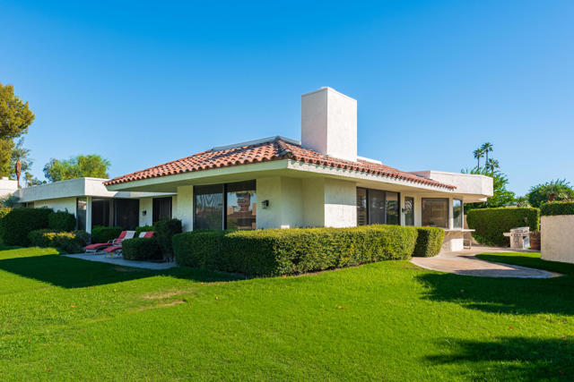 9 Wake Forest Court, Rancho Mirage CA: https://media.crmls.org/mediaz/99202db2-ad77-44a6-9651-3c3bccad0a33.jpg