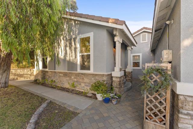 1328 Woodhaven Dr, Oceanside CA: https://media.crmls.org/mediaz/99206f53-1ff9-4da4-9b0d-077fa6188f86.jpg