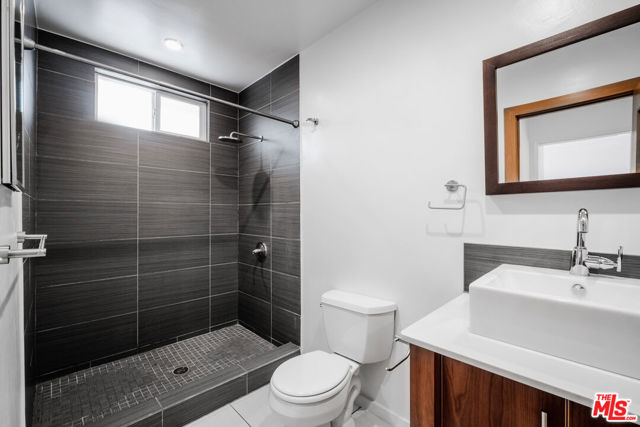 1405 OCEAN PARK Boulevard, D photo 11