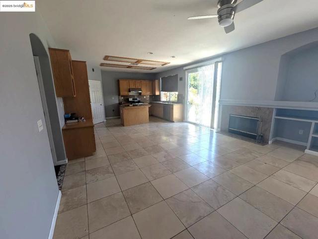 4958 Bay View CIR, Stockton CA: https://media.crmls.org/mediaz/99211643-5262-4df9-89e4-f09308ee8ba2.jpg
