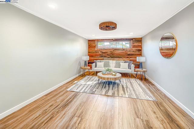 6701 Taffy Ct, Pleasanton CA: https://media.crmls.org/mediaz/99213424-23ba-42f0-9287-a639e34b86cf.jpg
