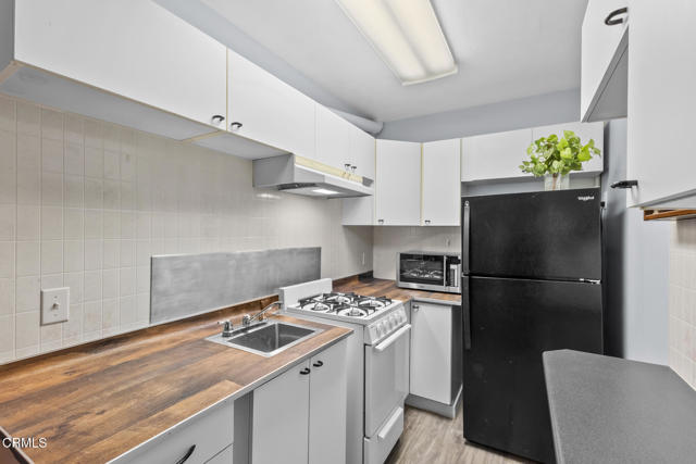 1818 New York Drive, Altadena CA: https://media.crmls.org/mediaz/992195a9-c377-4c88-9d3f-3764de44871b.jpg