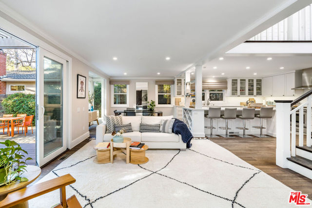 1514 Willow Drive, Topanga CA: https://media.crmls.org/mediaz/9921ffb9-f5a3-4625-966b-b0dfb6ba7293.jpg