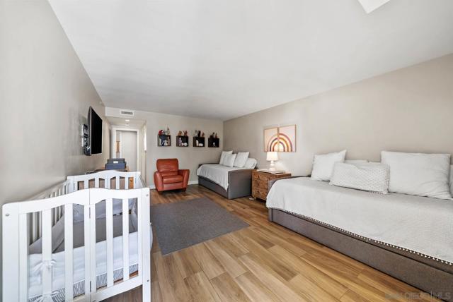 1780 Avenida Del Mundo, Coronado CA: https://media.crmls.org/mediaz/99222421-600e-405c-9347-f37bace3a812.jpg