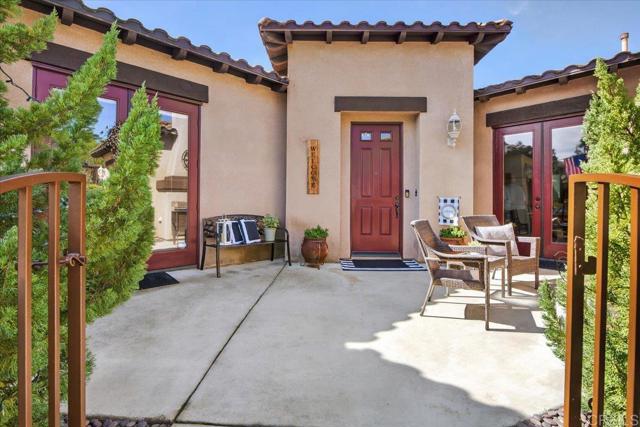 Detail Gallery Image 4 of 74 For 877 Hidden View Ln, Escondido,  CA 92027 - 4 Beds | 2/1 Baths