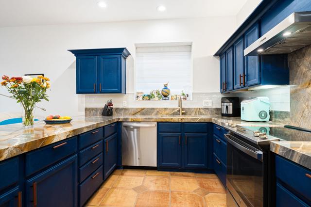 52700 Avenida Vallejo, La Quinta CA: https://media.crmls.org/mediaz/9922b161-68c4-4884-876f-74f4f6e4a7aa.jpg