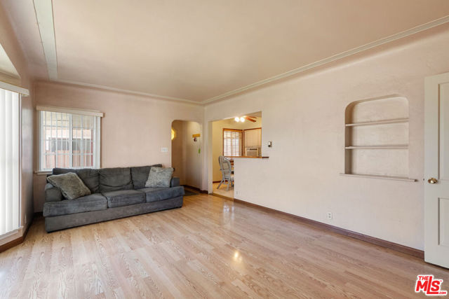 1831 N Buena Vista Street, Burbank CA: https://media.crmls.org/mediaz/9922e47a-2608-49ff-94c8-53a42b5265bf.jpg