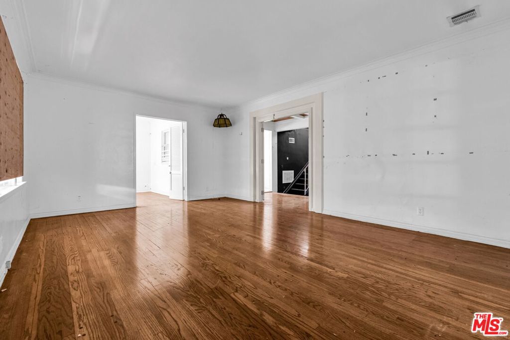 https://media.crmls.org/mediaz/9922ed50-ca52-414d-8bcd-634efac9faef.jpg?preset=X-Large