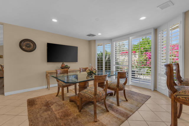 5 Stanford Drive, Rancho Mirage CA: https://media.crmls.org/mediaz/99231c4a-1845-4003-be46-434dbbf10bc0.jpg