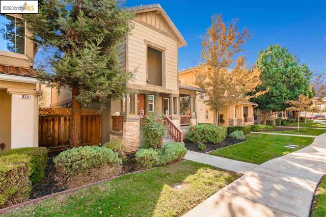921 Oxford Ln Brentwood, California PAID SOLAR. HOME IS CLOSE TO SHOPPING, DINNING,FARMERS MARKET AND DOWNTOWN BRENTWOOD, SCHOOLS HOA INCLUDES MAINTENANCE OF PARK, FRONT AND REAR LANDSCAPING , WATER FOR LANDSCAPING , GUEST PARKING , DOG POTTY STATION AND TRASH CANS IN COMMON AREA. BOTH SIDE YARDS ARE FINISHED FOR ENJOYMENT WITH INTERIOR ACCESS TO BOTH SIDES MUST SEE HOME IS MULTI LEVEL, NEW CARPET, NO REAR YARD