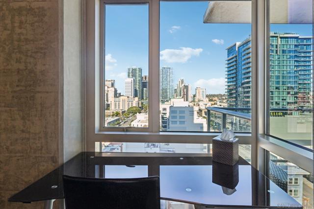 800 The Mark Ln, San Diego CA: https://media.crmls.org/mediaz/99237b63-cd1a-433e-bf9e-741ef7e1eefb.jpg