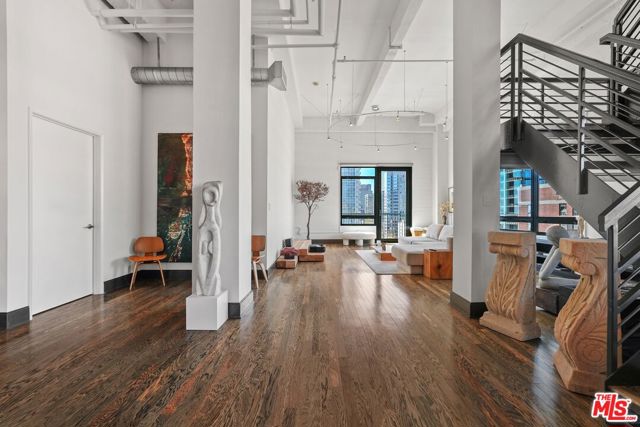 849 S Broadway, Los Angeles CA: https://media.crmls.org/mediaz/9923a23f-6745-4390-9f11-96cbab5c441f.jpg