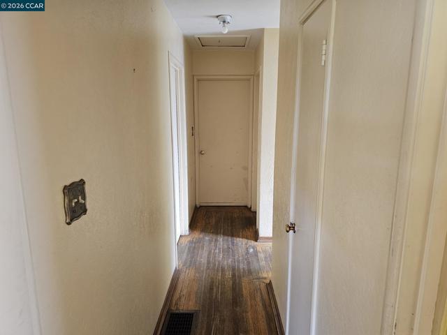 Image 16 of 38 For 627 Kern St  