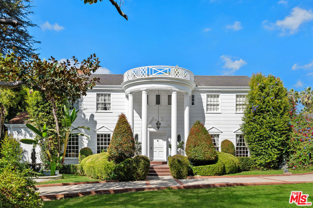 251 N Bristol Avenue — Colonial