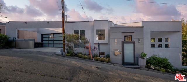 7209 Sunnydip Trail, Los Angeles CA: https://media.crmls.org/mediaz/9924eb0f-f07a-4dcc-8ccf-237618c7fc21.jpg