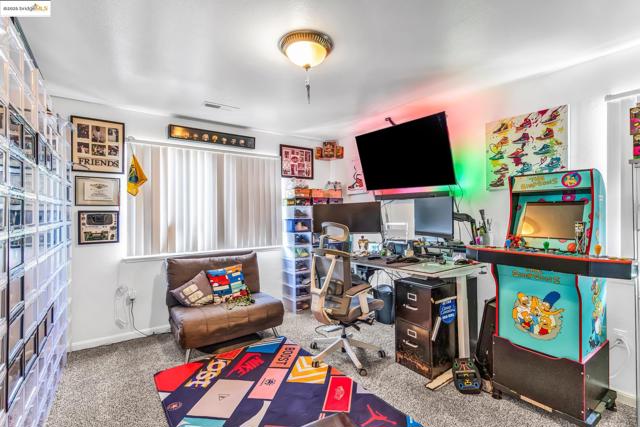 301 Country View Ln, Pleasant Hill CA: https://media.crmls.org/mediaz/99250792-83b7-4535-af5b-3a9c01aade8f.jpg