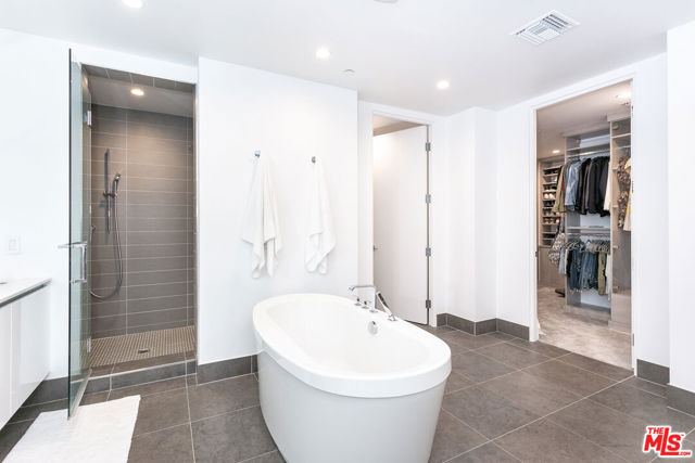 460 N Palm Drive, Beverly Hills CA: https://media.crmls.org/mediaz/9925739d-b269-4f11-ac5b-6bdb6d5993c2.jpg