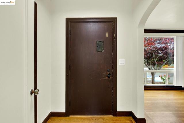 971 34Th St, Richmond CA: https://media.crmls.org/mediaz/99259919-2e37-4265-852c-e5b9b64e765e.jpg