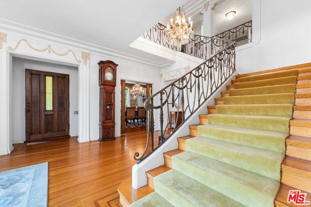 191 S Hudson Avenue, Los Angeles CA: https://media.crmls.org/mediaz/9926449e-237c-4ecd-a9fe-54df451df460.jpg