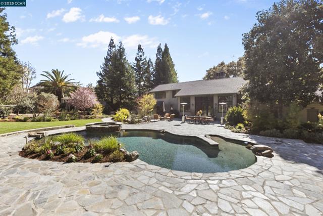 350 Pine Creek Rd, Walnut Creek CA: https://media.crmls.org/mediaz/992683db-7c59-4a80-a822-732eb7057cf2.jpg