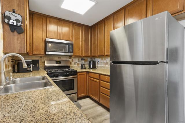 530 Calle Montecito, Oceanside CA: https://media.crmls.org/mediaz/99268fb3-1408-43d9-9f42-88c6079be9c6.jpg