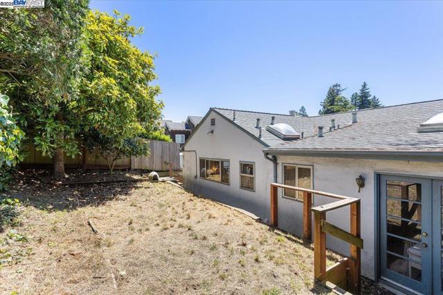 543 Grizzly Peak Blvd, Berkeley CA: https://media.crmls.org/mediaz/9926a7bc-ea47-40b6-b7ba-e86fefc49e17.jpg