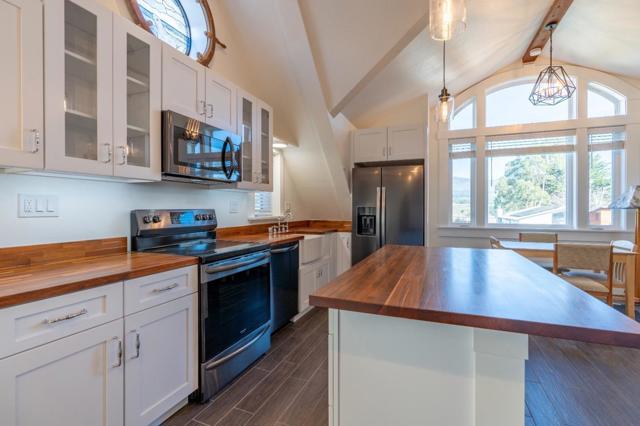 980 San Ramon Avenue, Moss Beach CA: https://media.crmls.org/mediaz/9927276a-db83-4d5e-93f3-4fd25b1c03e5.jpg