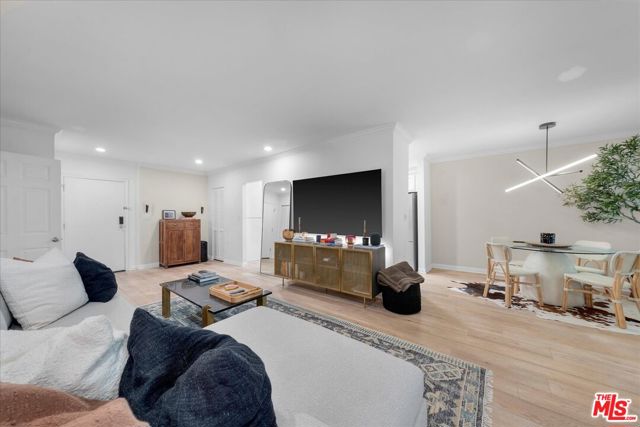927 North Kings Road, 113 photo 4