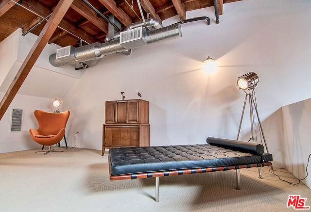 1046 Princeton Drive, Venice CA: https://media.crmls.org/mediaz/99286121-d517-44ad-a798-067a3152bfe5.jpg